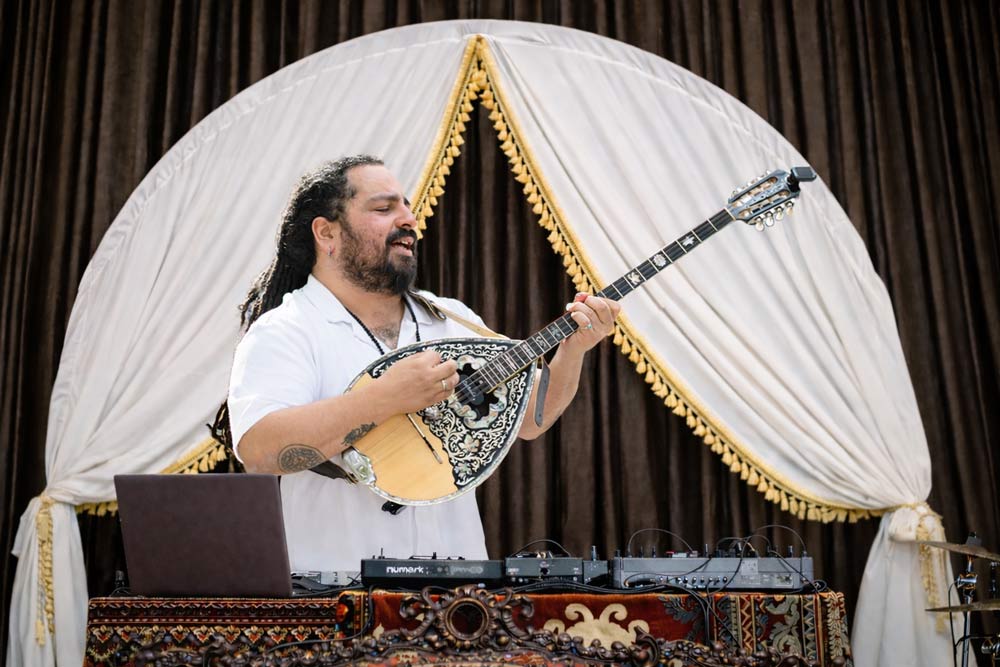 בוזוקי עם דיג'יי